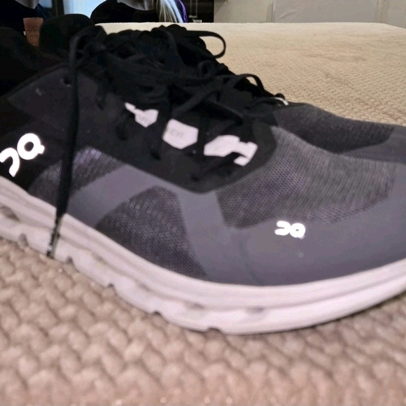 On Running Men's Gray and Black Cloud Sneakers - Picture 2 of 15